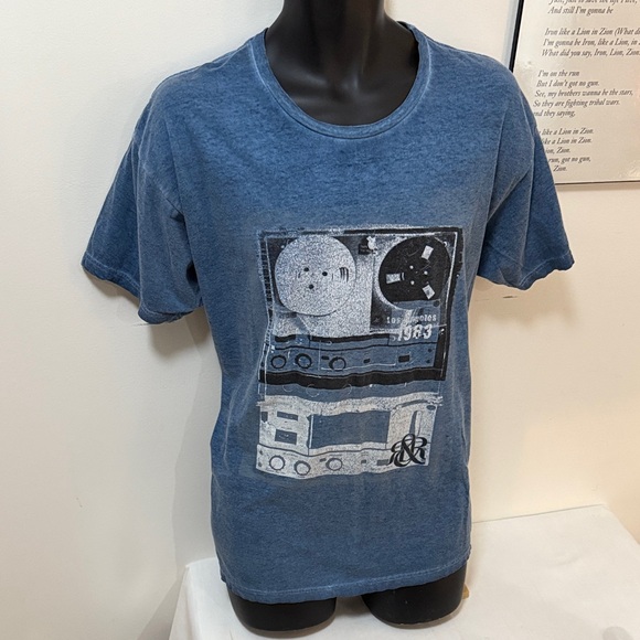 Rock & Republic Vintage Blue Graphic Tee - Picture 1 of 5